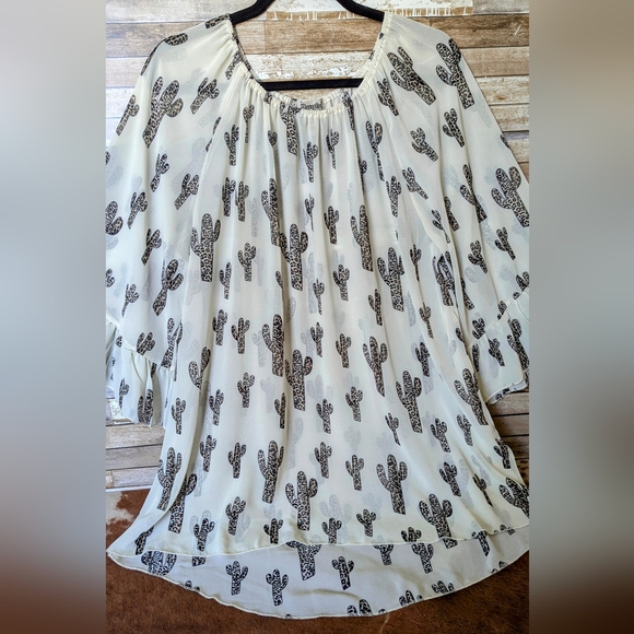 Never Worn Cowgirl Hardware Sheet Off White Hi Lo Tunic W Leopard Print Cactus - Picture 2 of 16